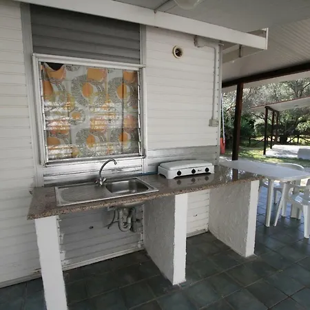 Villaggio Turistico Camping Mare Blu 아파트호텔 4*